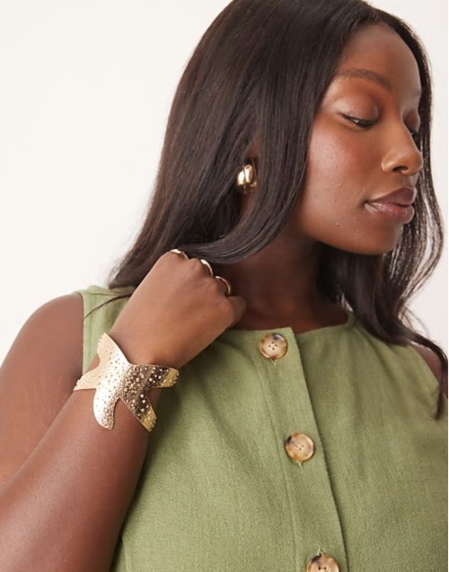 Curve cuff bracelet with starfish detail in gold tone